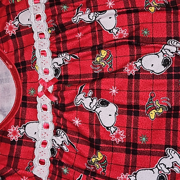 Peanuts Girls Snoopy Woodstock Holiday Winter Snowflakes Red Plaid Nightgown XS - Picture 9 of 9